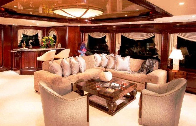 Iris - Main Saloon
